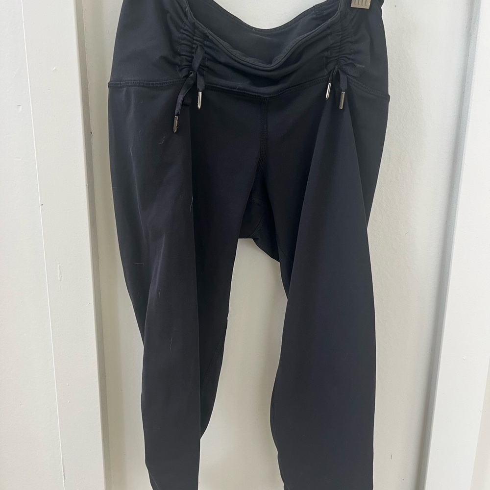 Stylish Black Lulu Crop Leggings